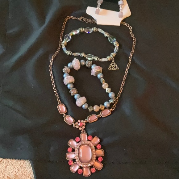 Vintage Gothic Necklace, 2 Bracelets, Pair of Earrings , Gorgeous ♥️🔥💕💙🔥❤️💚 - Picture 1 of 8